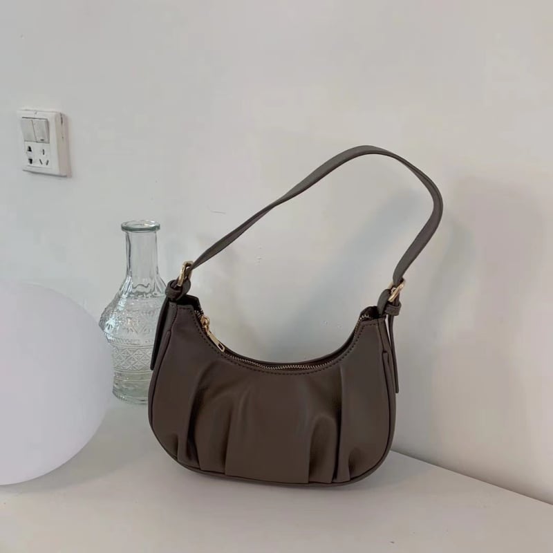 Crossbody Dumpling torba s plisiranim oblacima siluetom, PU koža, zatvaranje na zip, dvije naramenice, vanjski oblik školjke, unutarnji džepovi