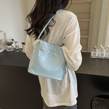 Geantă de damă cu capacitate mare, PU, design patchwork pentru subraț/totă bucket, formă orizontal pătrată, închidere magnetică.