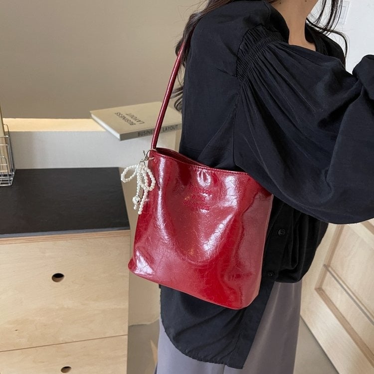 Geantă de damă cu capacitate mare, PU, design patchwork pentru subraț/totă bucket, formă orizontal pătrată, închidere magnetică.