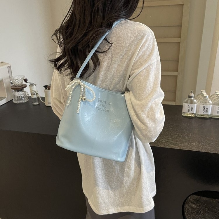 Geantă de damă cu capacitate mare, PU, design patchwork pentru subraț/totă bucket, formă orizontal pătrată, închidere magnetică.