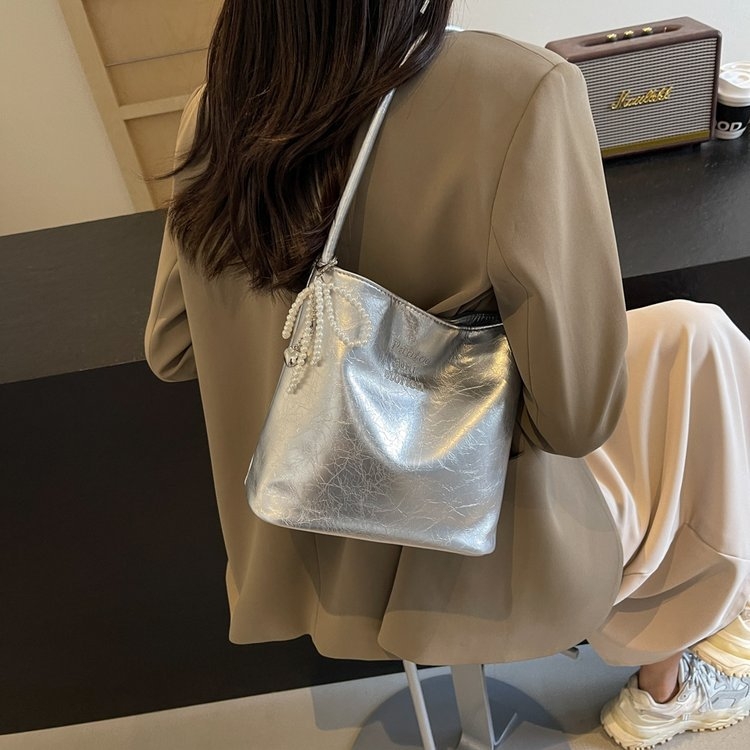 Geantă de damă cu capacitate mare, PU, design patchwork pentru subraț/totă bucket, formă orizontal pătrată, închidere magnetică.