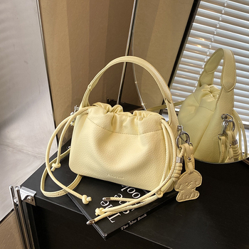 PU kibiro formos rankinė, miesto minimalistinis stilius, magnetinis užsegimas, vidinė kišenė su užtrauktuku ir ID kišenė, pavasaris 2025