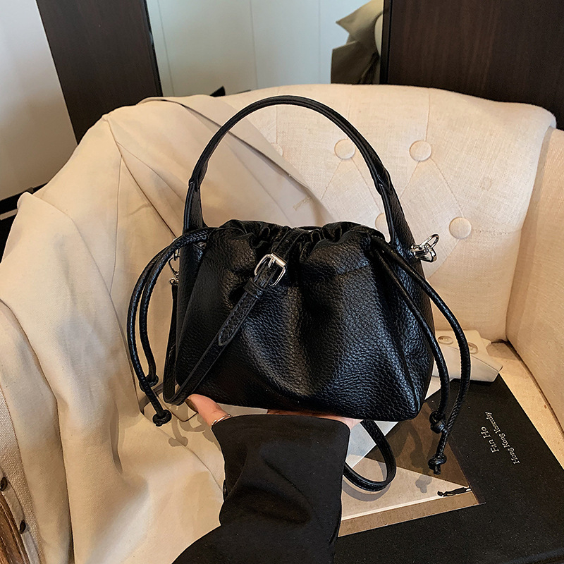 PU kibiro formos rankinė, miesto minimalistinis stilius, magnetinis užsegimas, vidinė kišenė su užtrauktuku ir ID kišenė, pavasaris 2025