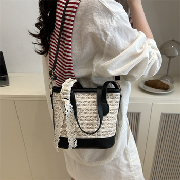 Moteriška kibiro formos rankinė kasdieniniam naudojimui, ypatinga medžiaga, poliesterio pamušalas, užtrauktuko uždarymas, vienas peties dirželis, vasara 2025