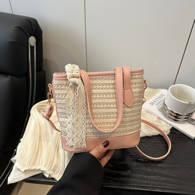 Moteriška kibiro formos rankinė kasdieniniam naudojimui, ypatinga medžiaga, poliesterio pamušalas, užtrauktuko uždarymas, vienas peties dirželis, vasara 2025