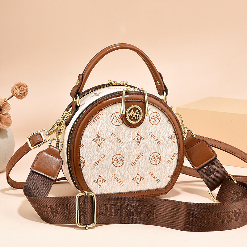 PU rankinė per petį — vertikalios kvadrato formos, užtrauktukas uždarymas, PU įdėklas, vidinė kišenė su užtrauktuku, trys peties dirželiai, miesto paprastas stilius