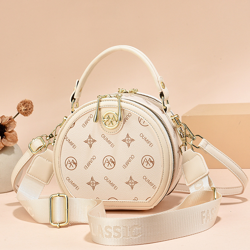 PU rankinė per petį — vertikalios kvadrato formos, užtrauktukas uždarymas, PU įdėklas, vidinė kišenė su užtrauktuku, trys peties dirželiai, miesto paprastas stilius