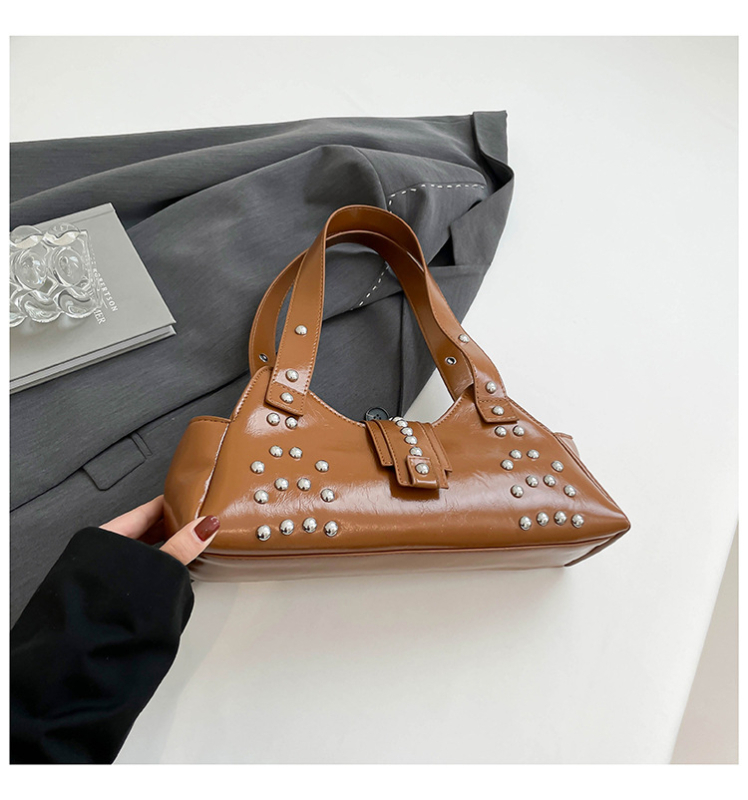 Tote rankinė su kniedėmis, PU dirbtinė oda, gatvės stiliaus, pažastinė rankinė, horizontali kvadratinė forma, užtrauktukas