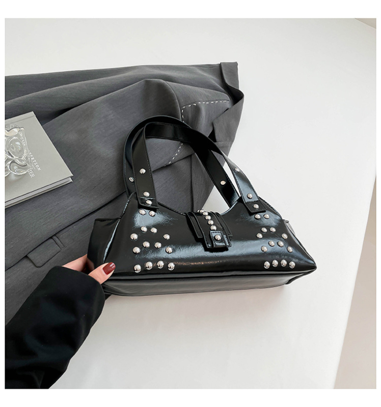 Tote rankinė su kniedėmis, PU dirbtinė oda, gatvės stiliaus, pažastinė rankinė, horizontali kvadratinė forma, užtrauktukas