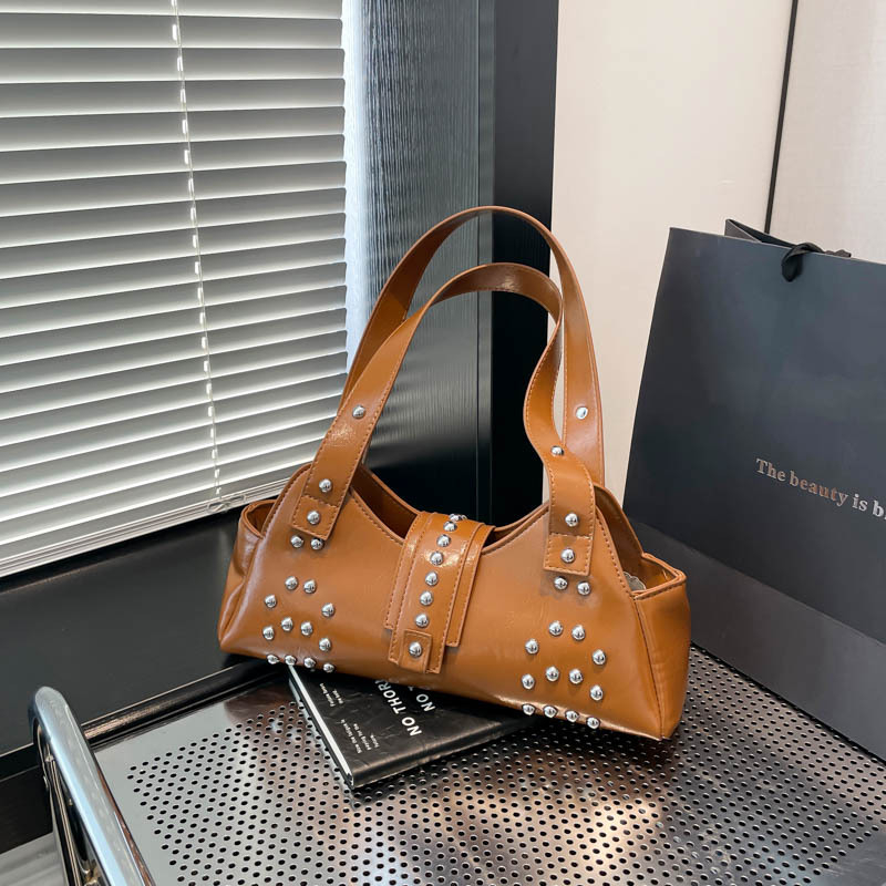 Tote rankinė su kniedėmis, PU dirbtinė oda, gatvės stiliaus, pažastinė rankinė, horizontali kvadratinė forma, užtrauktukas