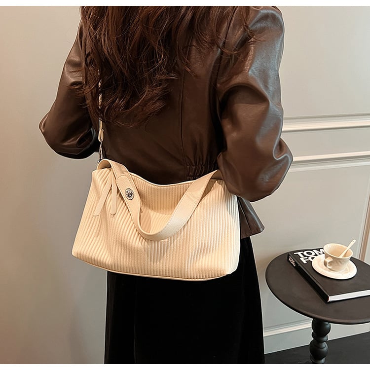 Miesto minimalistinė PU pečių rankinė, vidutinio dydžio, horizontalaus kvadrato formos, užsegama užtrauktuku, vidinės kišenės: užtraukties kišenė, telefono kišenė, ID kišenė