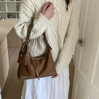 PU rankinė po pažastimi, didelė talpa, užtrauktukas, vidinė kišenė telefonui, kasdieniam naudojimui