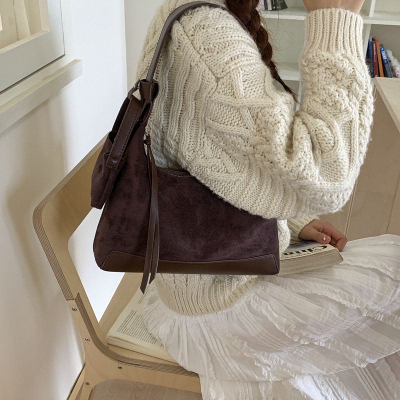 PU rankinė po pažastimi, didelė talpa, užtrauktukas, vidinė kišenė telefonui, kasdieniam naudojimui