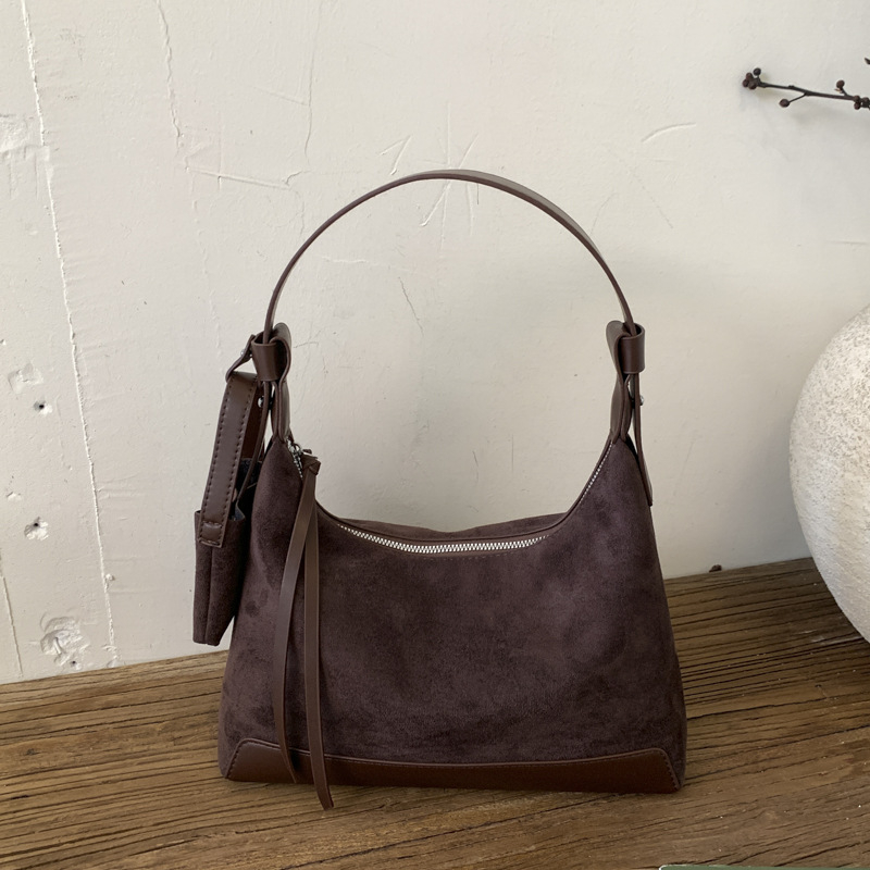 PU rankinė po pažastimi, didelė talpa, užtrauktukas, vidinė kišenė telefonui, kasdieniam naudojimui