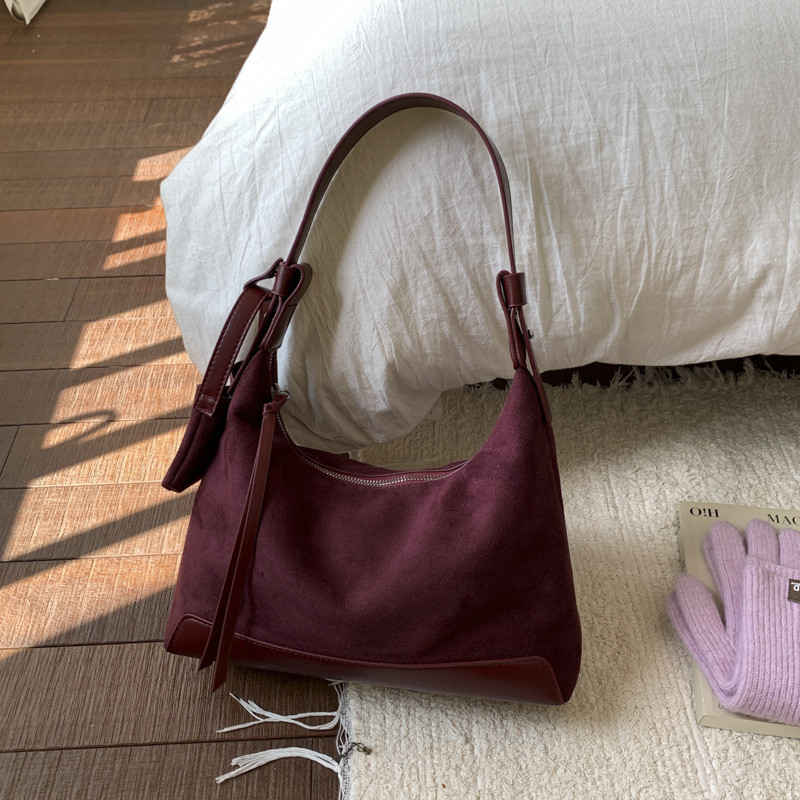 PU rankinė po pažastimi, didelė talpa, užtrauktukas, vidinė kišenė telefonui, kasdieniam naudojimui