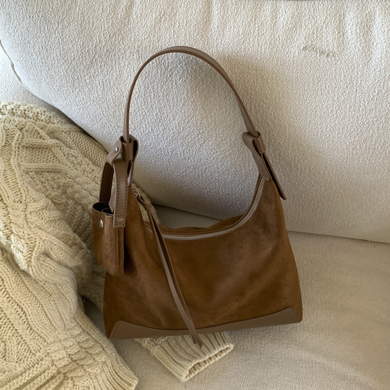 PU rankinė po pažastimi, didelė talpa, užtrauktukas, vidinė kišenė telefonui, kasdieniam naudojimui