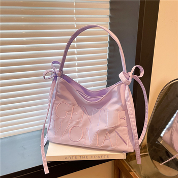 Pečių krepšys tipo tote, nailonas, užtrauktukas uždarymas, miesto stilius, horizontalaus kvadrato forma, vidinės kišenės su užtrauktuku ir telefono kišenė