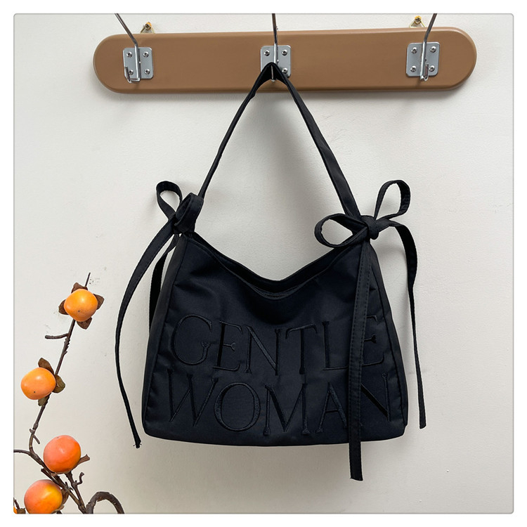 Pečių krepšys tipo tote, nailonas, užtrauktukas uždarymas, miesto stilius, horizontalaus kvadrato forma, vidinės kišenės su užtrauktuku ir telefono kišenė