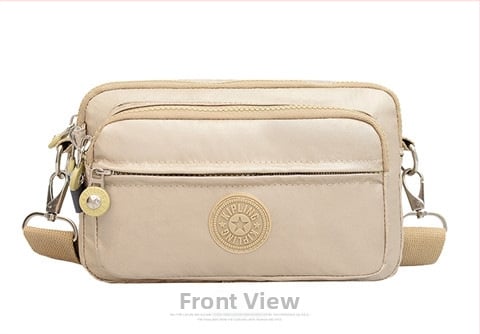 Moteriška crossbody rankinė — kasdienio stiliaus, universalus, lengva, vandeniui atspari nailonas; horizontali kvadratinė forma, užsegimas užtrauktuku, poliesterio pamušalas, viduje užtrauktuko kišenė ir telefono kišenė