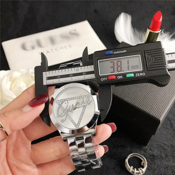 Моден дамски часовник - кварцов механизъм, циферблат 38 мм, дебелина 18 мм, корпус и каишка от сплав, единична сгъваща катарама, декорация с кристали