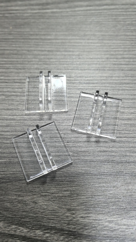 Kortų laikiklis stalo žaidimams su skaidria apvalia plastmasine baze, medžiaga PS, laikiklis ir kampinis klipsas