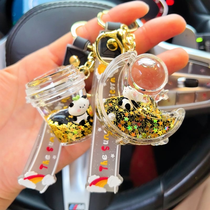 Lanț de chei din acril cu panda în lichid într-o sticluță, pandantiv desen animat