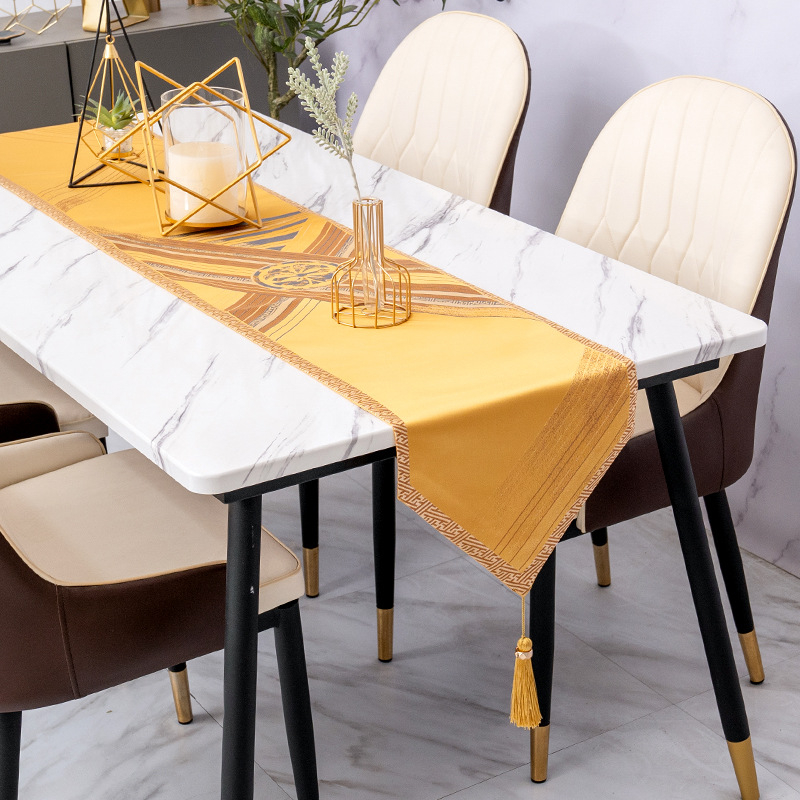 Stolna zastavica s geometrijskom apstrakcijom, svijetlo luksuzni stil, poliester materijal, pogodno za dnevni boravak i poslovne prostore