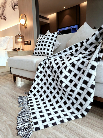 Полиестерна хотелска пътека за крака на леглото с геометричен модел, стил достъпна лукс, код Fs75736554302200