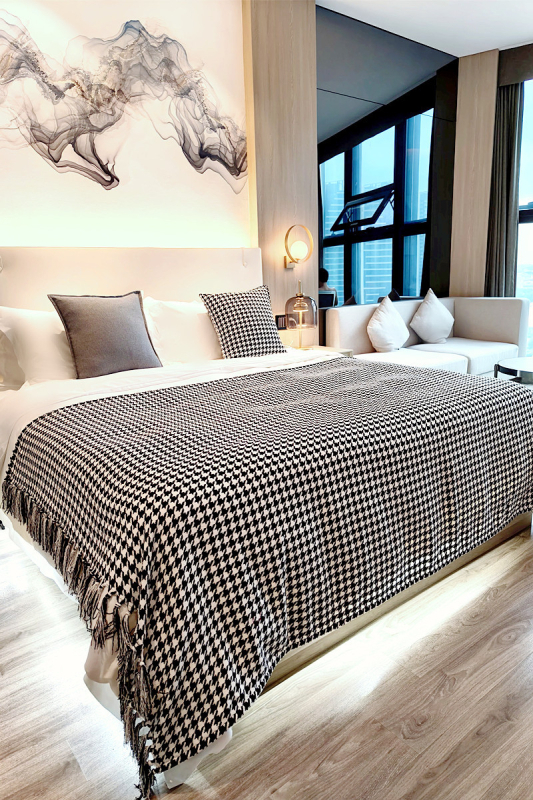 Полиестерна хотелска пътека за крака на леглото с геометричен модел, стил достъпна лукс, код Fs75736554302200