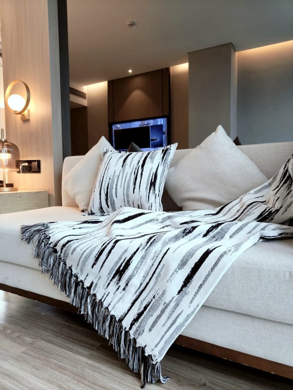 Полиестерна хотелска пътека за крака на леглото с геометричен модел, стил достъпна лукс, код Fs75736554302200