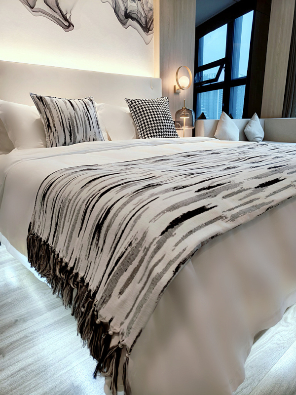 Полиестерна хотелска пътека за крака на леглото с геометричен модел, стил достъпна лукс, код Fs75736554302200