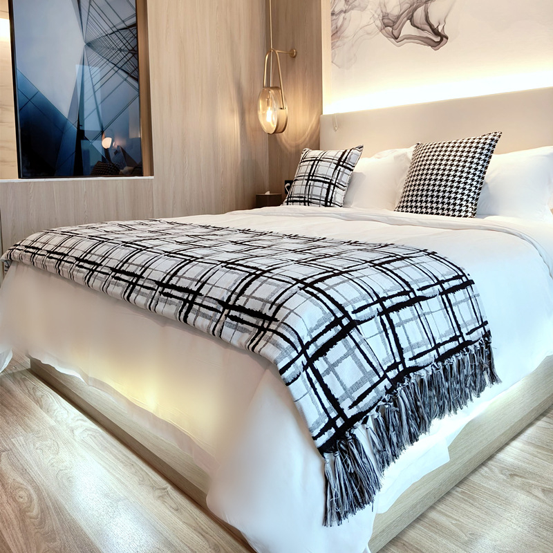 Полиестерна хотелска пътека за крака на леглото с геометричен модел, стил достъпна лукс, код Fs75736554302200