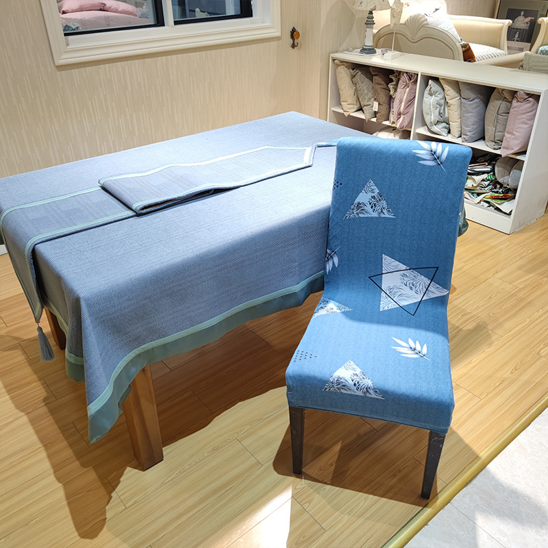 Navlaka za stolicu od Milk Silk, moderan minimalistički stil, dekorativna funkcija, jednobojni uzorak