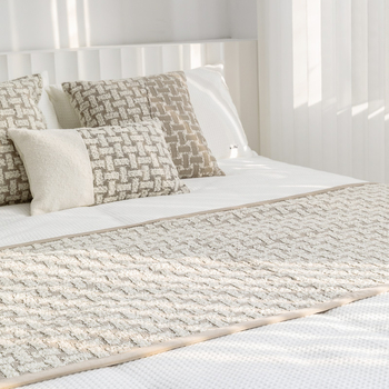 Voodi jooksja padjanditega – kaasaegne minimalistlik hotellistiil, geomeetriline abstraktne muster, logomärkide trükkimise võimalus, kvaliteetne