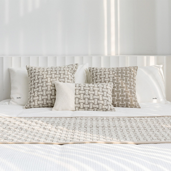 Voodi jooksja padjanditega – kaasaegne minimalistlik hotellistiil, geomeetriline abstraktne muster, logomärkide trükkimise võimalus, kvaliteetne