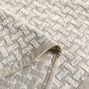 Voodi jooksja padjanditega – kaasaegne minimalistlik hotellistiil, geomeetriline abstraktne muster, logomärkide trükkimise võimalus, kvaliteetne