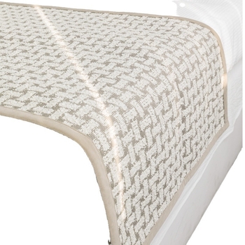 Voodi jooksja padjanditega – kaasaegne minimalistlik hotellistiil, geomeetriline abstraktne muster, logomärkide trükkimise võimalus, kvaliteetne