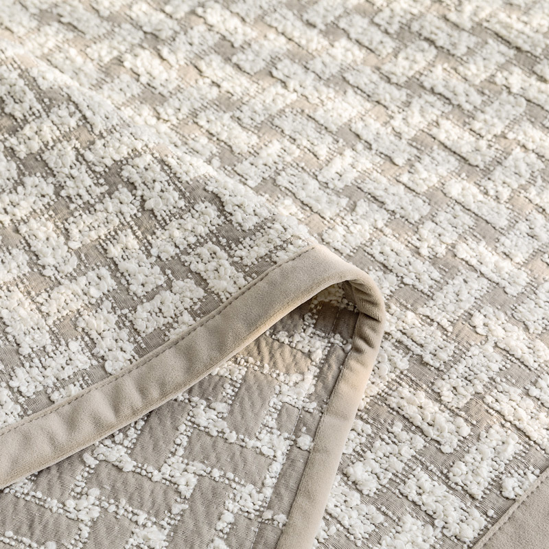 Voodi jooksja padjanditega – kaasaegne minimalistlik hotellistiil, geomeetriline abstraktne muster, logomärkide trükkimise võimalus, kvaliteetne