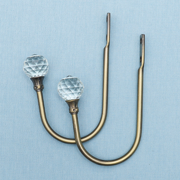 Aizkaru āķis no metāla sakausējuma ar kristāla akcentiem, moderns vienkāršs dizains, sienas montāža.