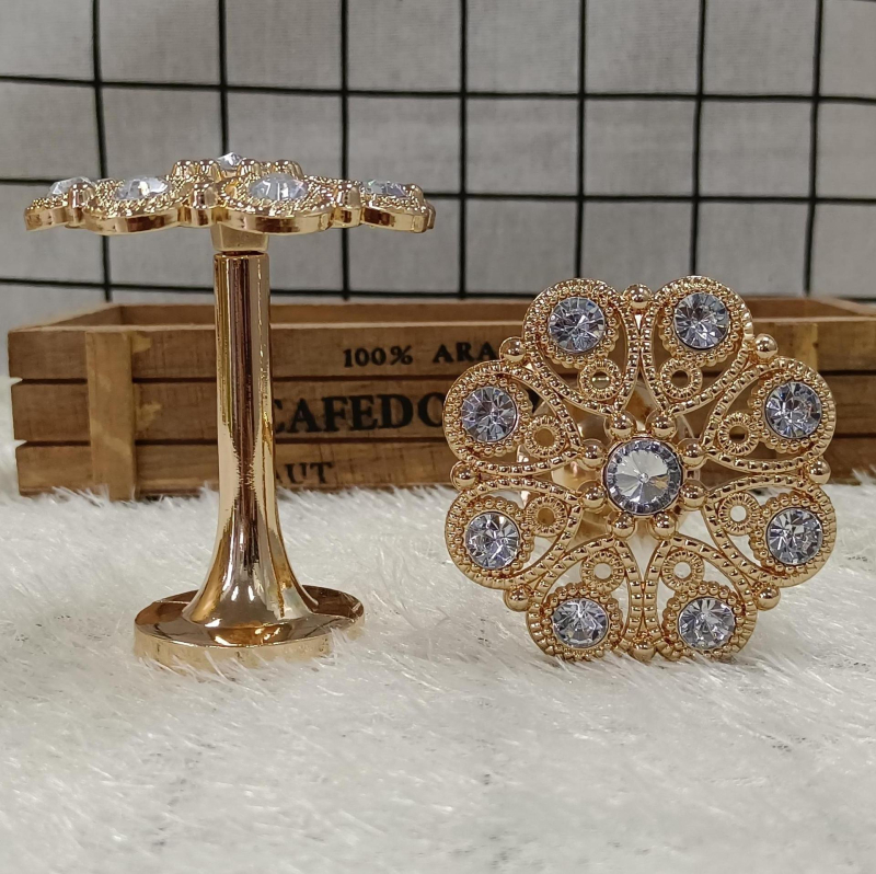 Držač za zavjese s pravim štapom, model 016, cinkovo legura + rhinestones, dodaci: vijci i gumeni čepovi, za viseće zavjese, Plum Blossom Nine Diamond Straight Hook