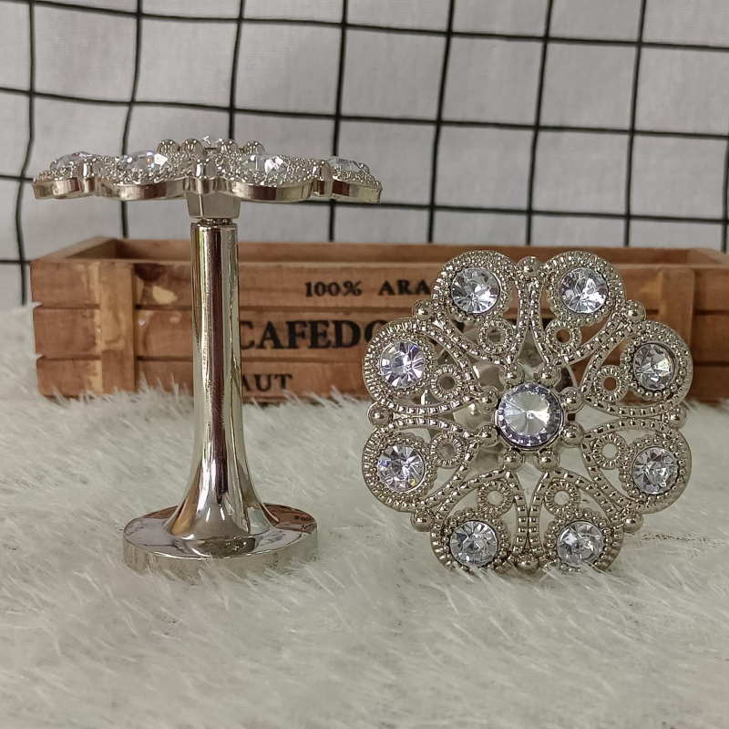 Držač za zavjese s pravim štapom, model 016, cinkovo legura + rhinestones, dodaci: vijci i gumeni čepovi, za viseće zavjese, Plum Blossom Nine Diamond Straight Hook