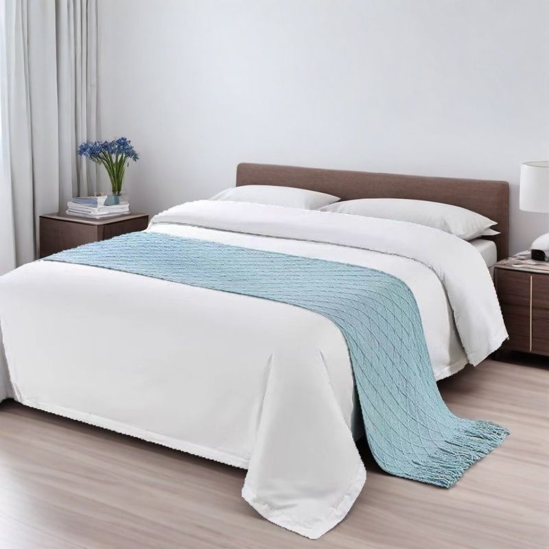 Покривка за легло за хотели и къщи за гости — прост модернистичен стил; 210–220 g/m², еднотонен модел, Спално бельо: одеяла и флисови одеяла