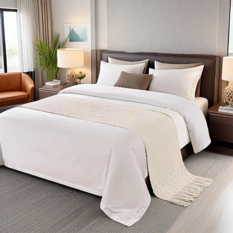 Покривка за легло за хотели и къщи за гости — прост модернистичен стил; 210–220 g/m², еднотонен модел, Спално бельо: одеяла и флисови одеяла
