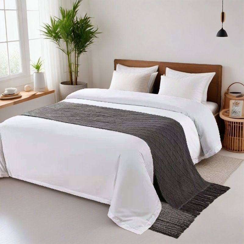 Покривка за легло за хотели и къщи за гости — прост модернистичен стил; 210–220 g/m², еднотонен модел, Спално бельо: одеяла и флисови одеяла