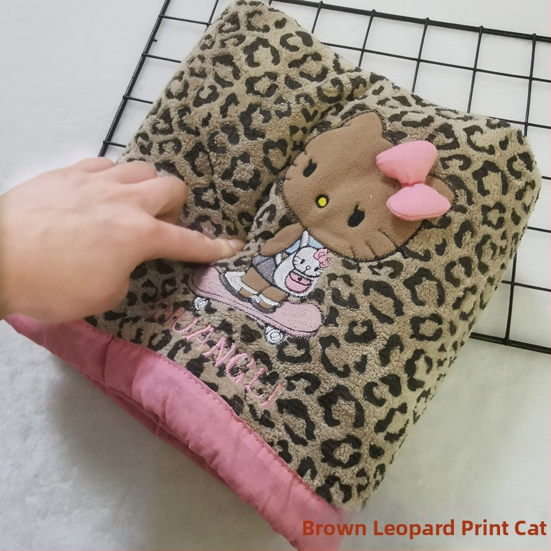 Leopard uzorak, karikaturalni koralni plišani set za kupanje — upija, ne ostavlja vlakna; uključuje kupaonski ručnik, suknju za kupanje, kapu za kupanje i ogrtač