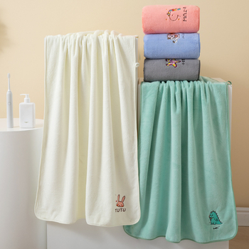 Korall polár fürdőlepedő hímzett éllel, 300–400 g/m², 150D szálak, hímzés, gyerek motívum