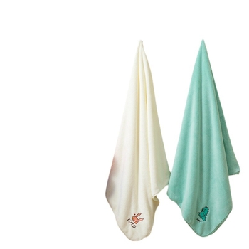 Korall polár fürdőlepedő hímzett éllel, 300–400 g/m², 150D szálak, hímzés, gyerek motívum