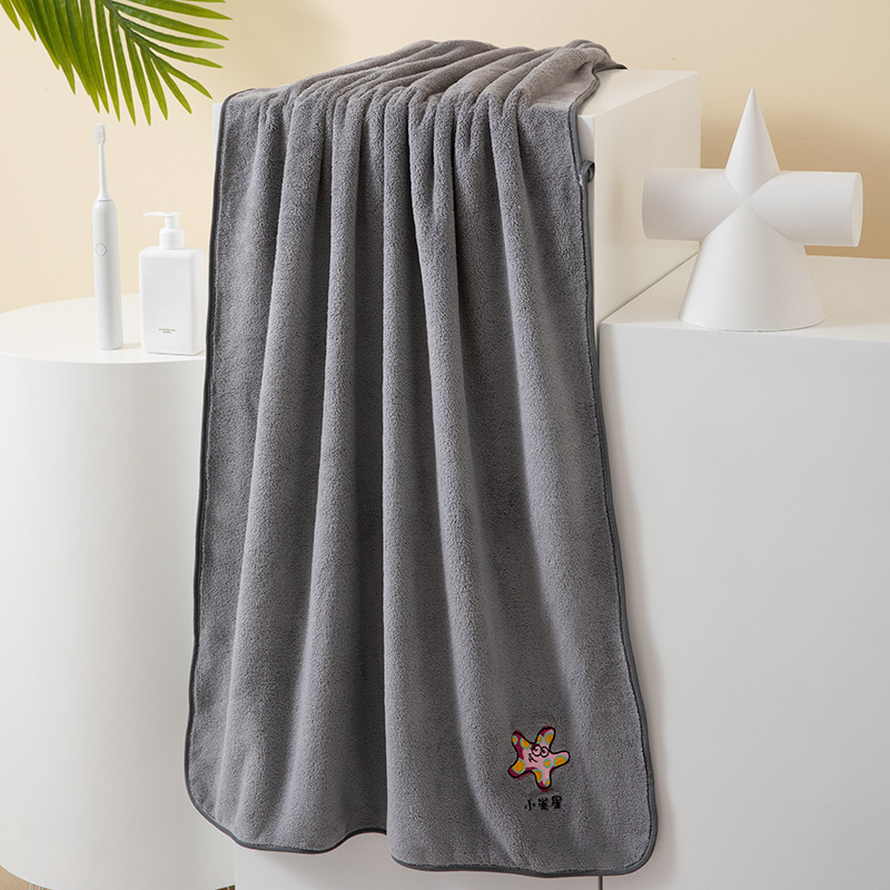 Korall polár fürdőlepedő hímzett éllel, 300–400 g/m², 150D szálak, hímzés, gyerek motívum