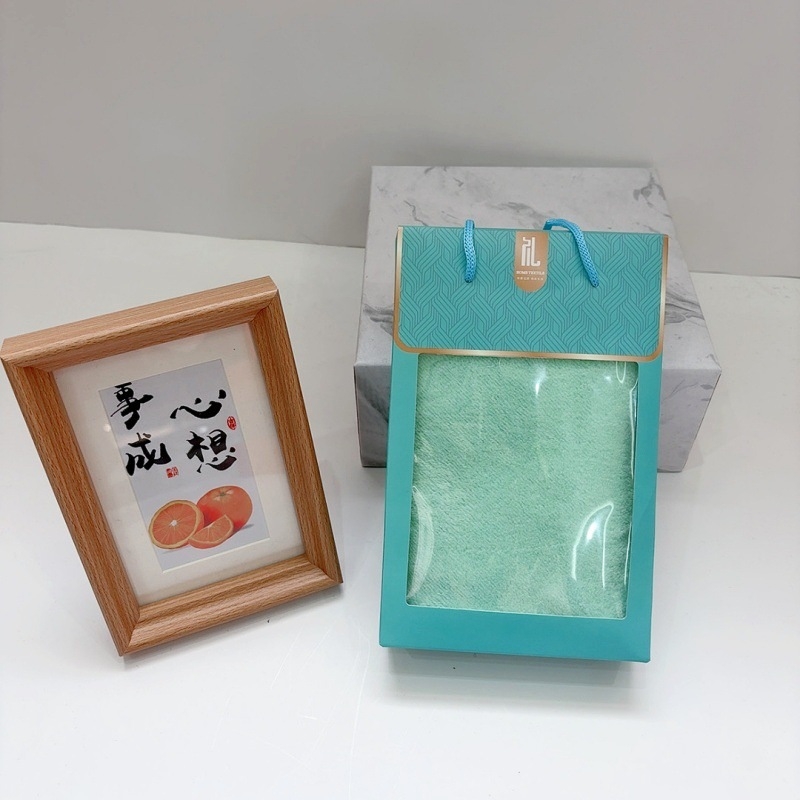 Set ručnika u darovnoj kutiji, koralni pliš, 80 g, mogućnost logotipa, šivanje i ravno tkanje