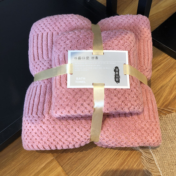 Комплект хавлии за баня — коралов плюш, модел щастлива клетка, висока попивност, дебел, 300 g, warp-knit (Материал: коралов плюш; Шаблон: щастлива клетка; Попивност: висока; Тегло: 300 g; Прежда: warp-knit)